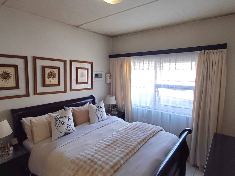 Lovely ground floor 2 bedroom apartment in a double storey standalone building - Photo 6