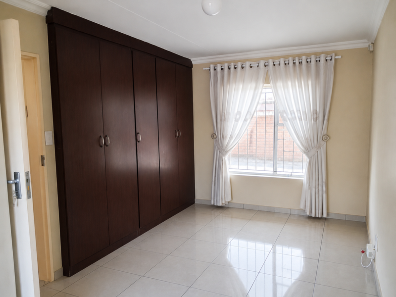 2 Bedroom House to Rent in The Orchards - Photo 6