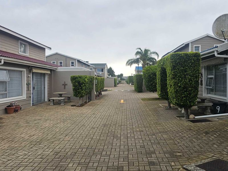 Hartenbos haven: Luxurious townhouse with exceptional features - Photo 2