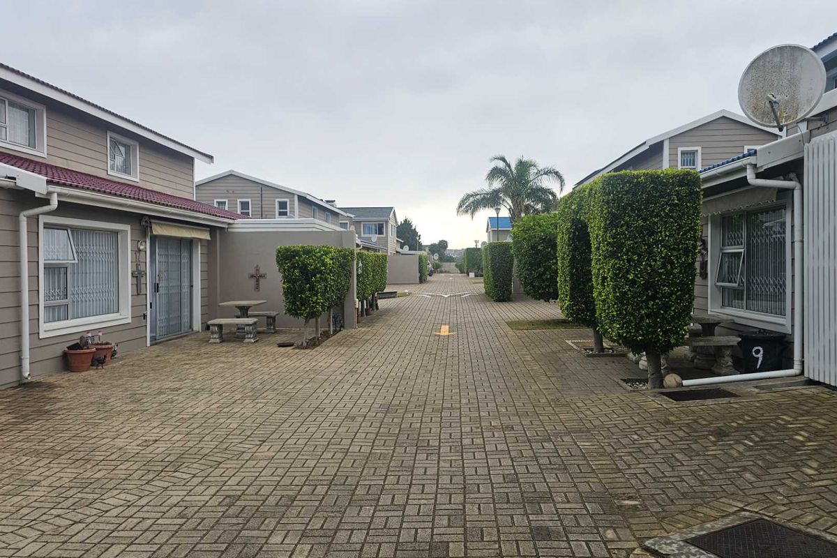 Hartenbos haven: Luxurious townhouse with exceptional features - Photo 2