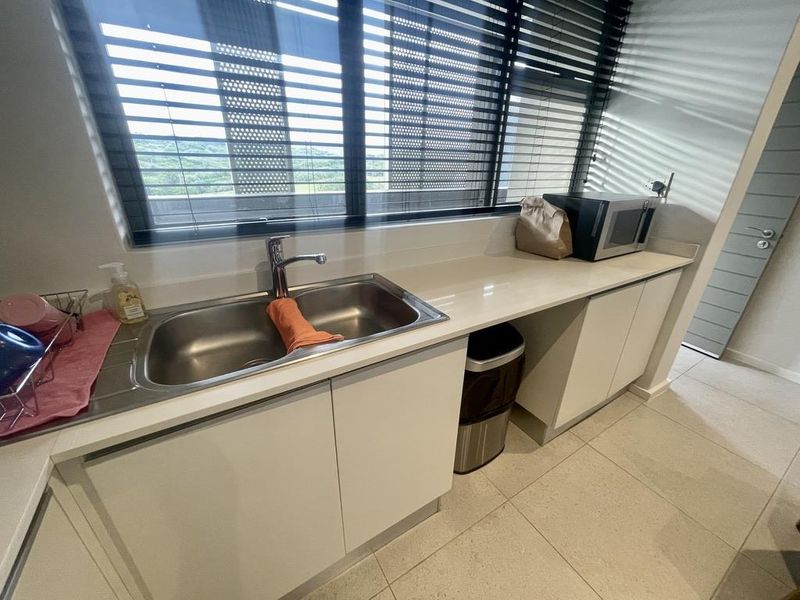 Hendra - Fully Furnished Luxury 2-Bedroom Apartment in Sibaya Precinct To Rent - Photo 7