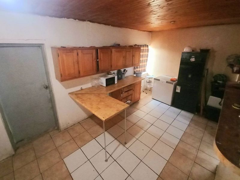 Three bedrooms house for sale in Elandspoort - Photo 4