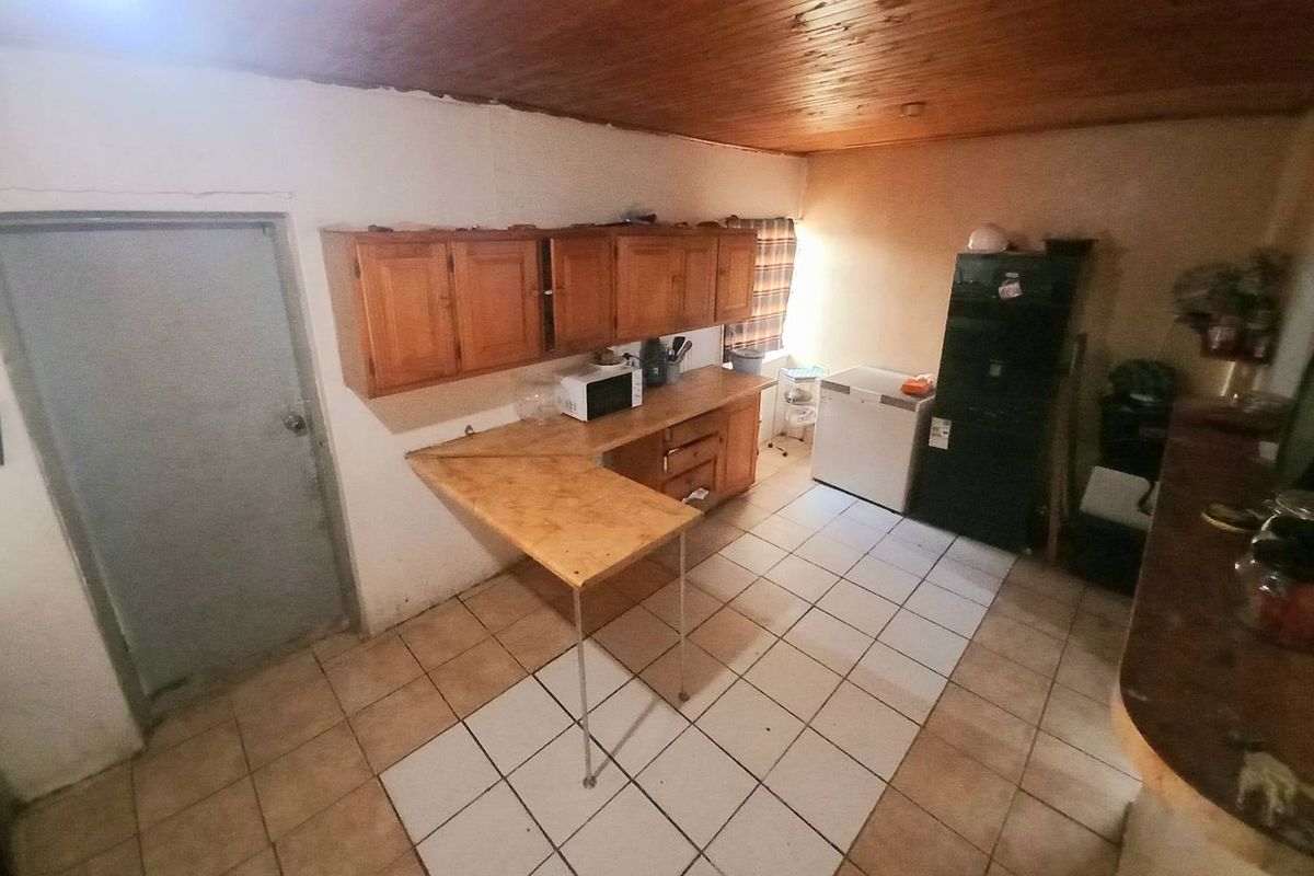 Three bedrooms house for sale in Elandspoort - Photo 4