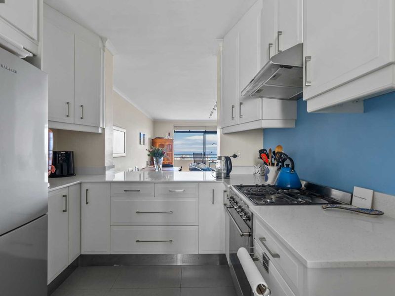 Nature & Ocean Views: Your Dream Apartment Awaits in the sought after Bahia, Fresnaye - Photo 7