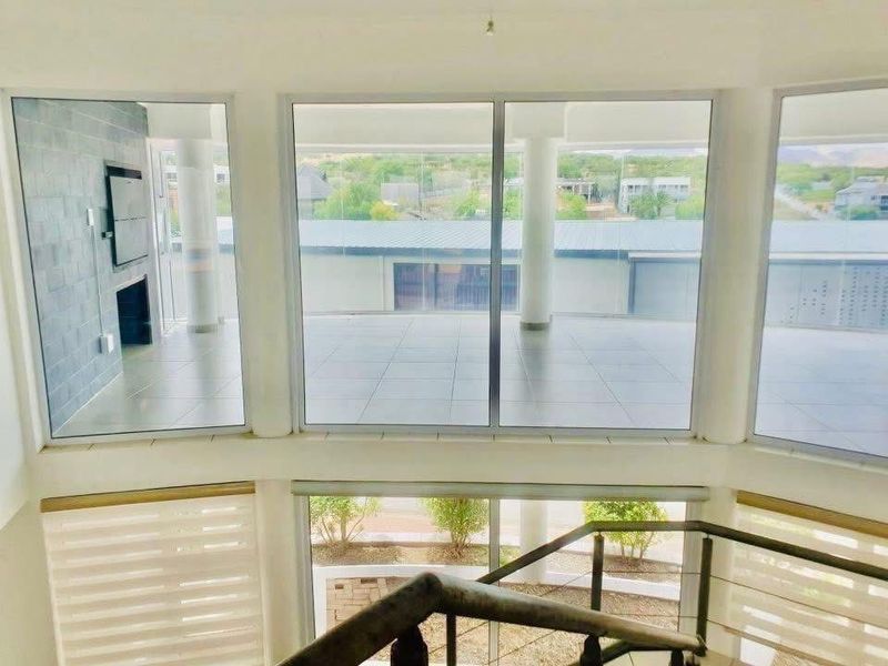 Beautiful 4-Bedroom House For Sale - KLEIN WINDHOEK - Photo 4