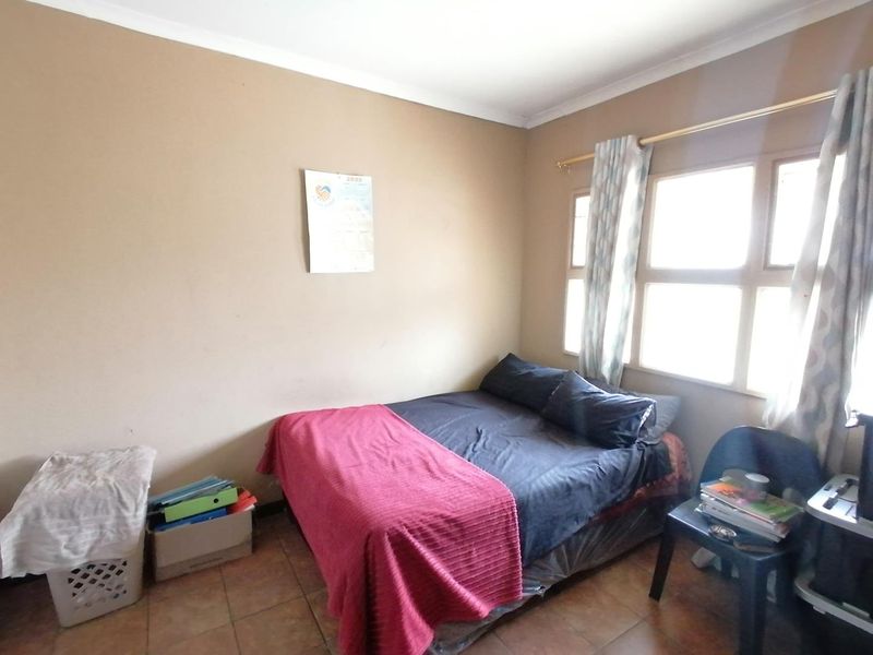 Spacious Living in a Prime Pretoria North Location. - Photo 9