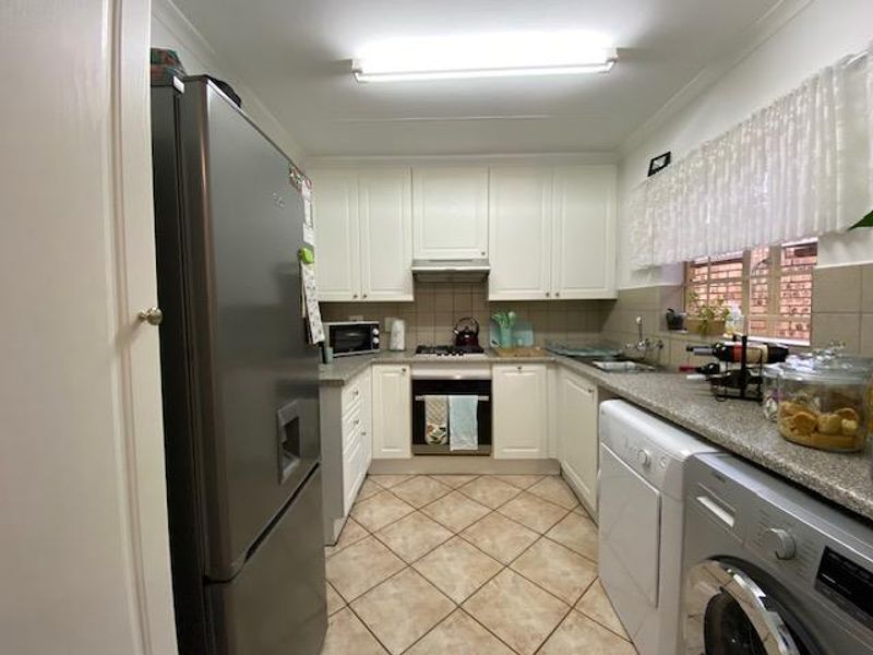 2 Bedroom Townhouse – Standalone Simplex with Exceptional Layout - Photo 6