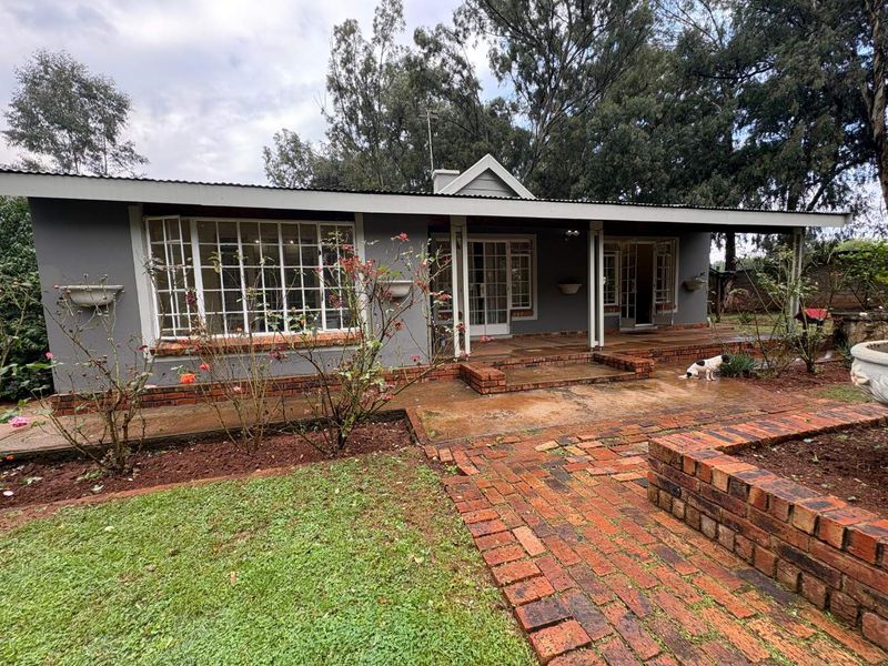 Charming 2-Bedroom Home with Spacious Yard in Henley on Klip - Photo 2