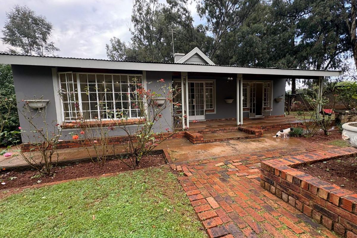 Charming 2-Bedroom Home with Spacious Yard in Henley on Klip - Photo 2