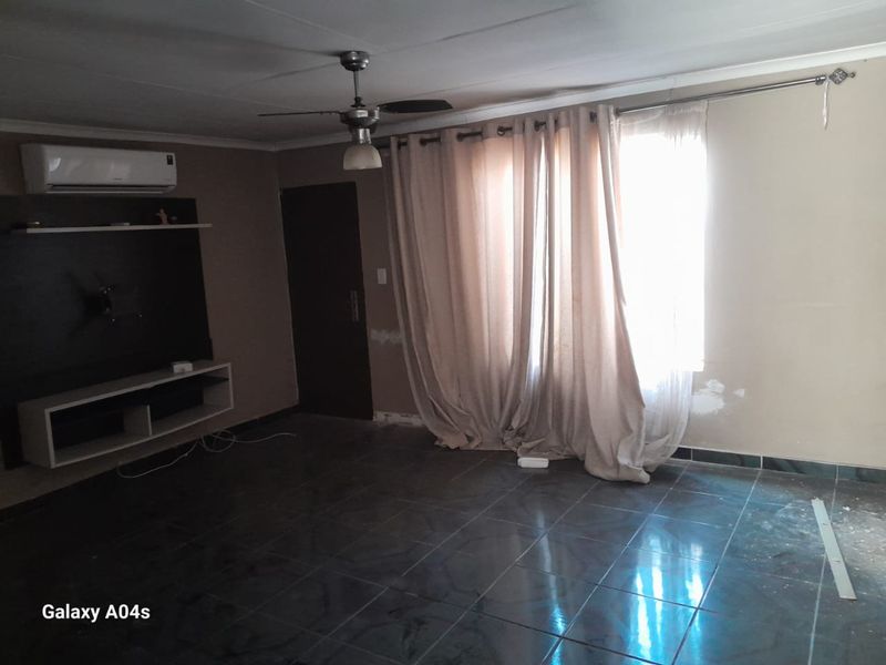 3Bedroom and 2 Bathrooms secure Family home - Photo 4