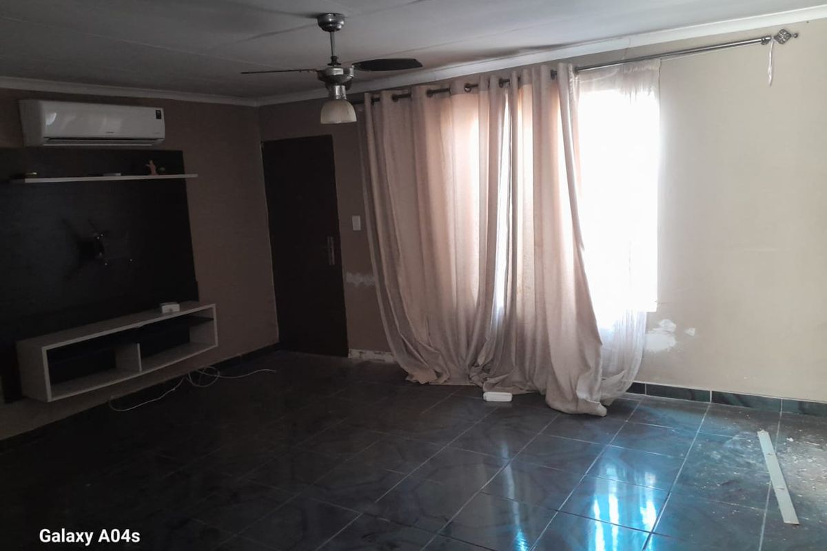 3Bedroom and 2 Bathrooms secure Family home - Photo 4