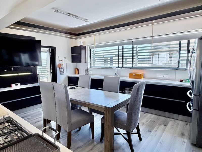 3 Bedroom Duet House For Sale in Kleine Kuppe - Photo 2