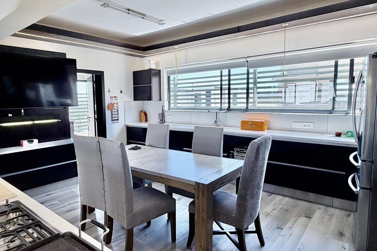 3 Bedroom Duet House For Sale in Kleine Kuppe - Photo 2