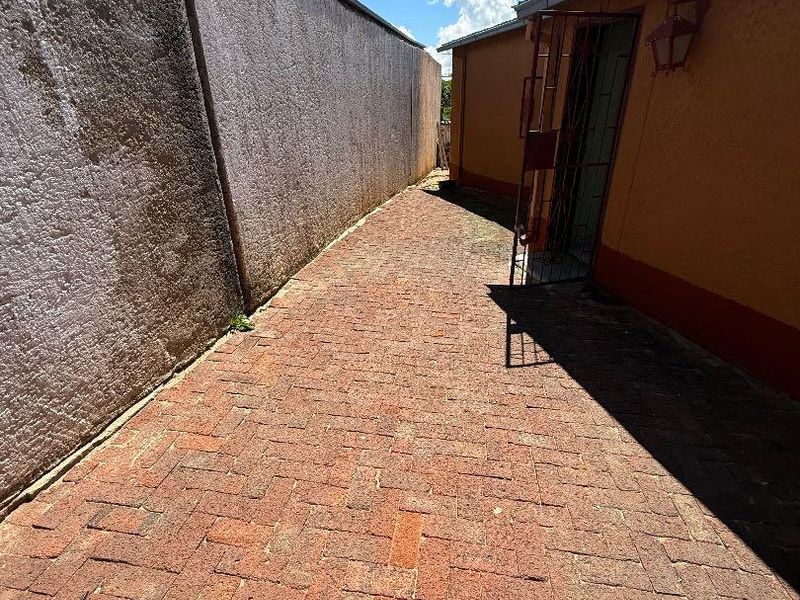 House for sales in Soweto. - Photo 9