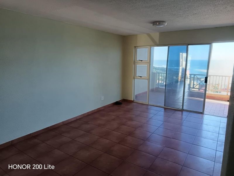 3 Bedroom, 2 Bathroom Flat with Sea Views - Photo 5