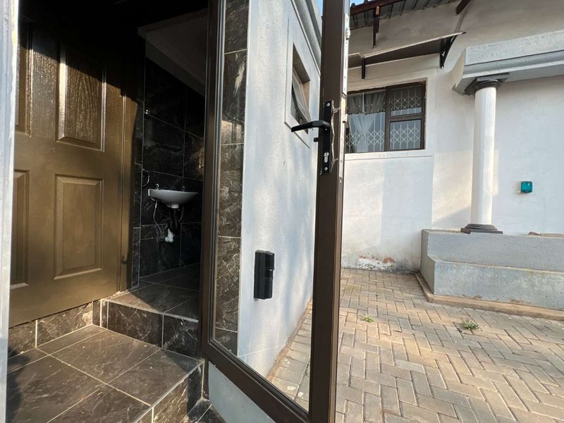 Spacious -5 Bedroom Home in Muckleneuck – Ideal for Family Living or Business - Photo 9