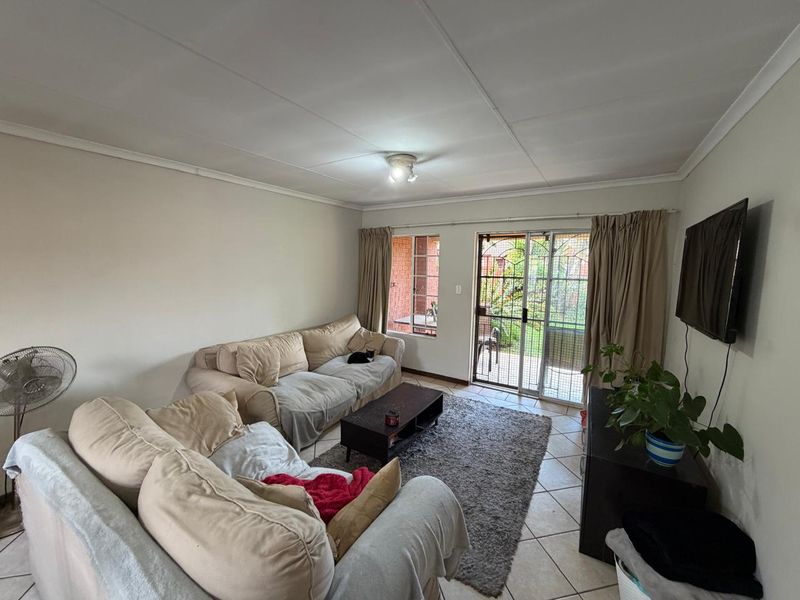 Two Bedroom Simplex to Sale in Moreleta Park - Photo 3