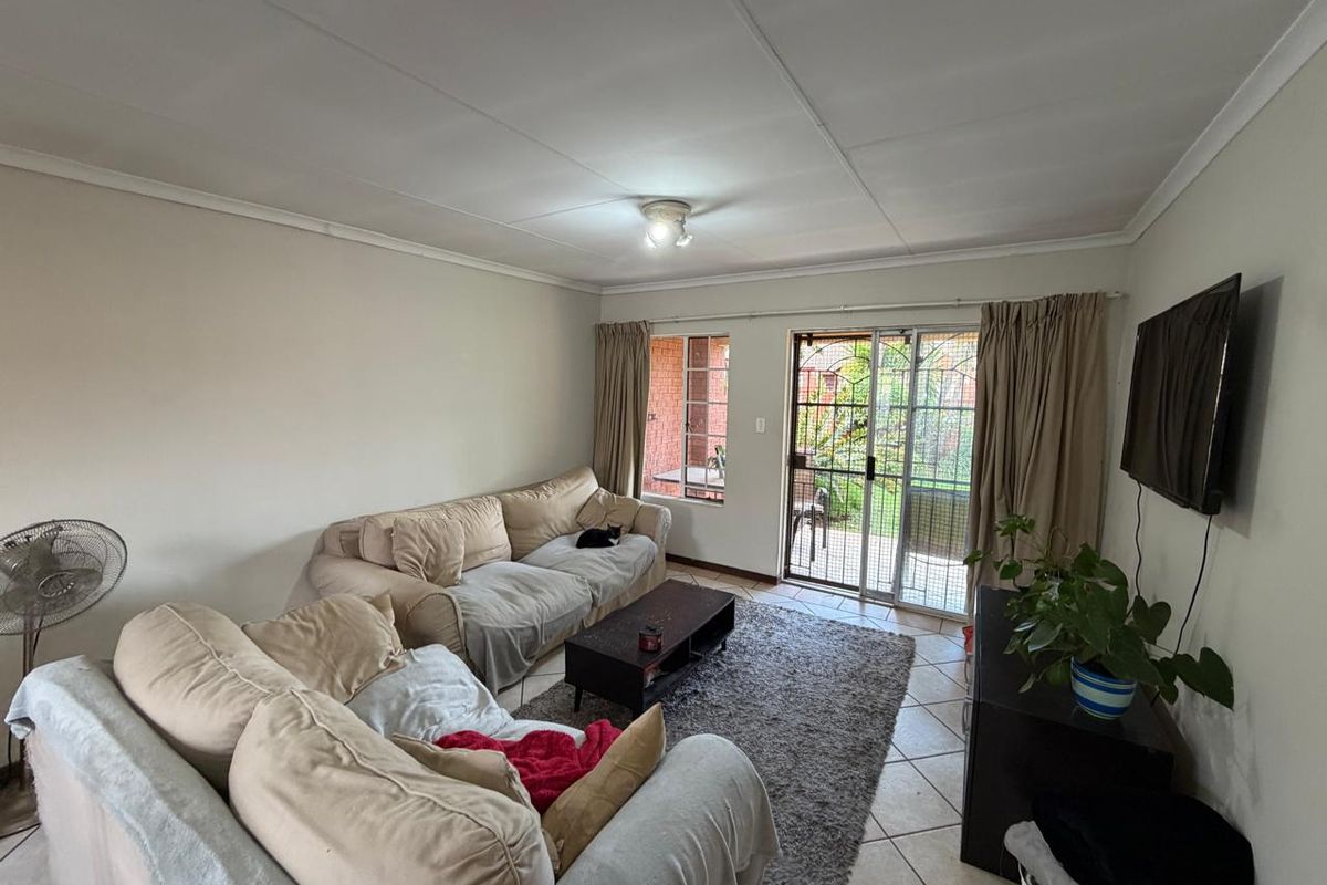 Two Bedroom Simplex to Sale in Moreleta Park - Photo 3