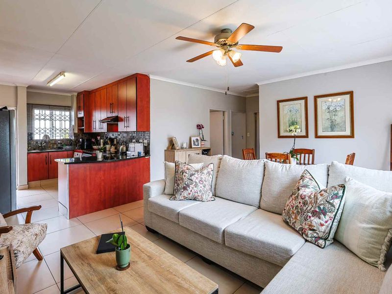 Modern, Spacious 3 Bedroom – Secure Living with a View - Photo 10