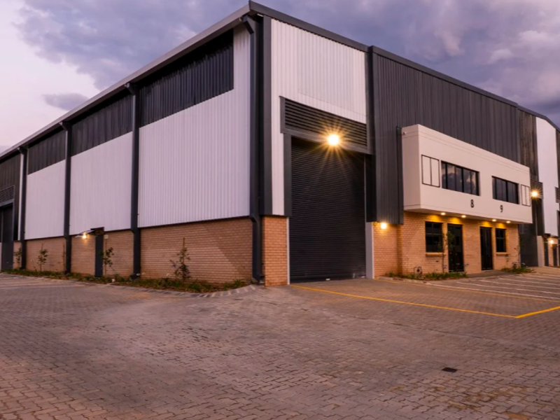 895m2 Samrand Warehouse To Let - Photo 3