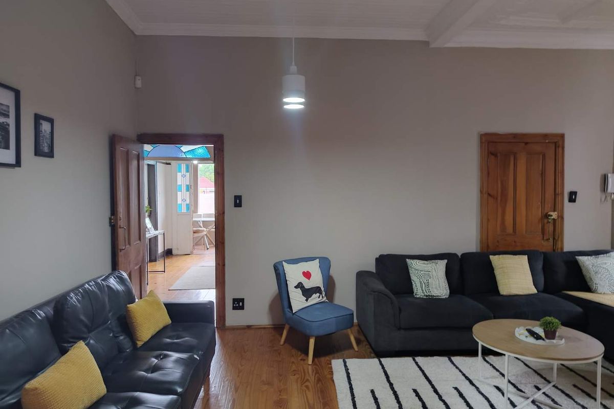 Home in the Heart of Melville! - Photo 4