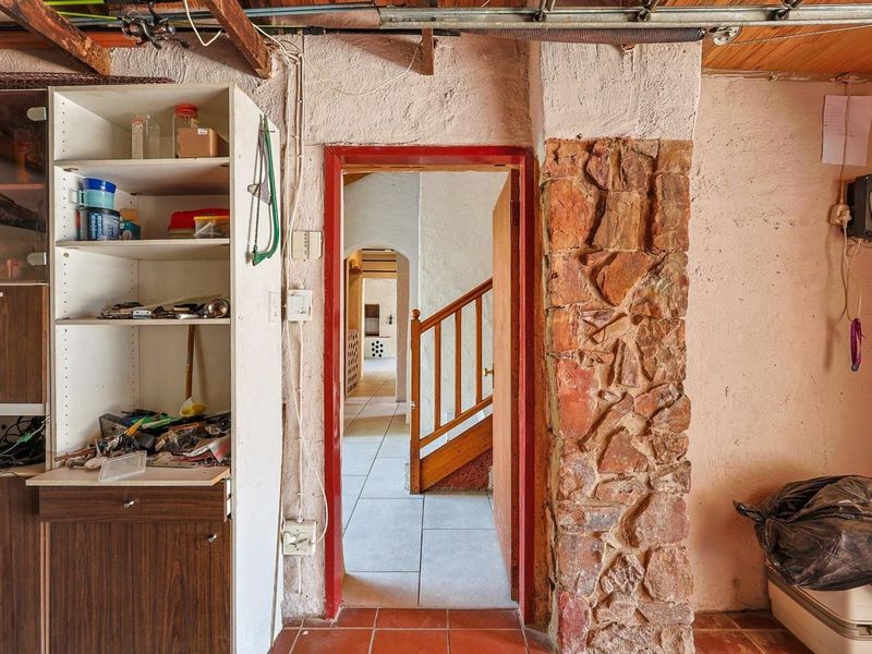 Experience Luxury Living in Waterkloof Ridge - Photo 7