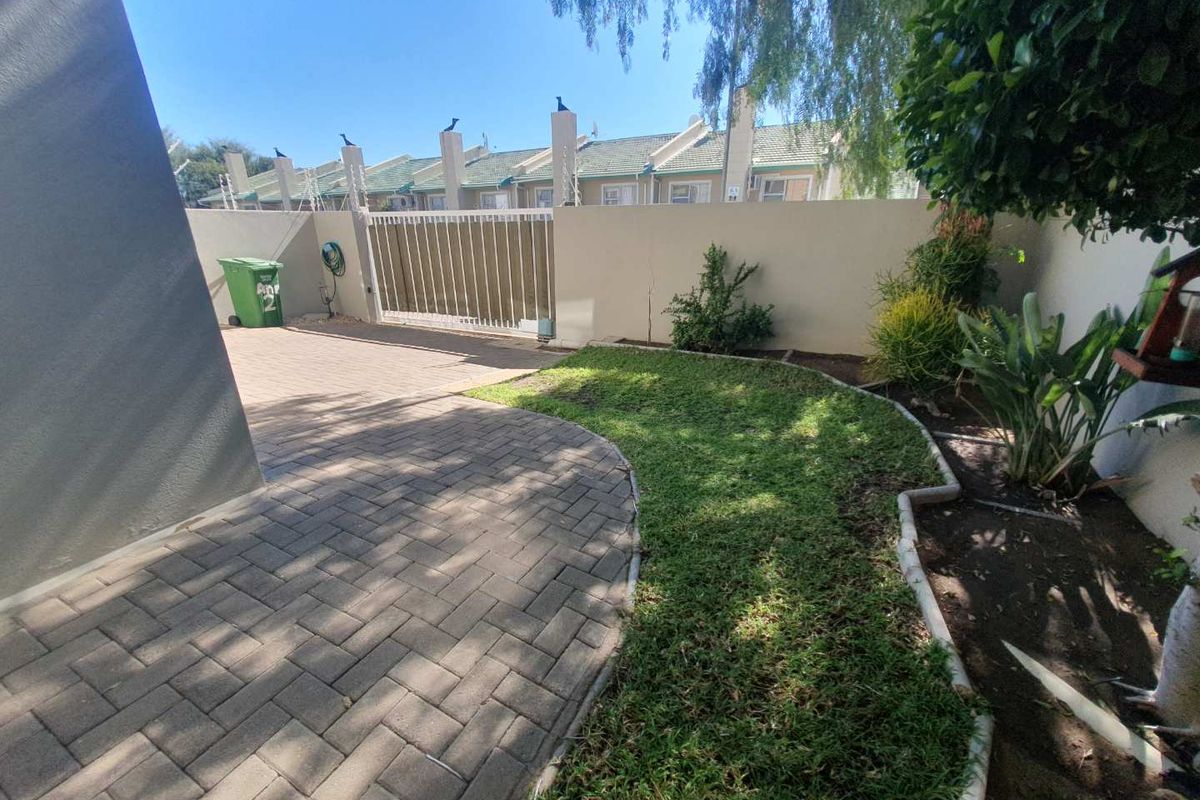 Spacious Townhouse For Sale in the Heart of Klein Windhoek - Photo 3