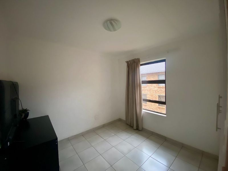 Unwind in your modern haven - Photo 5