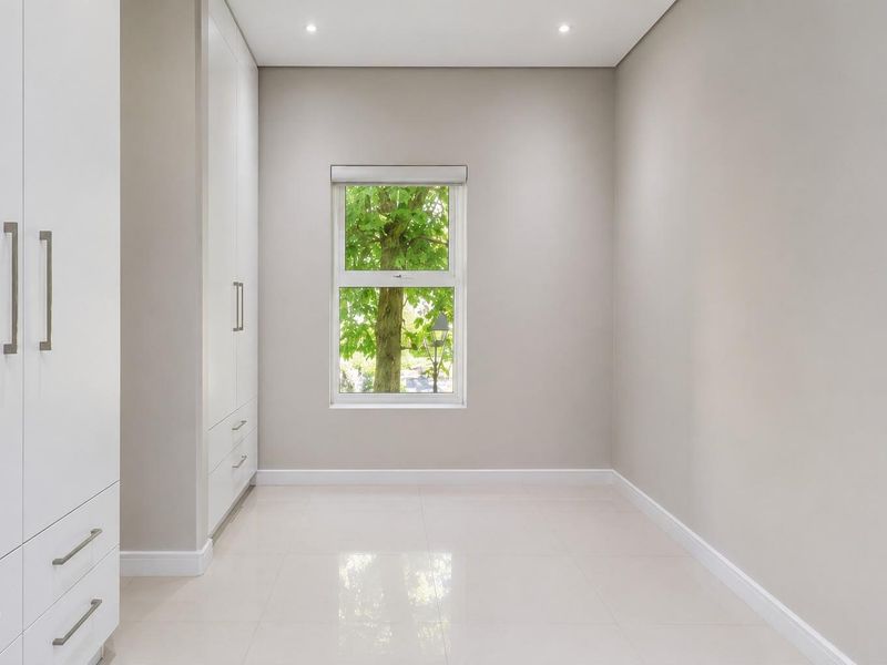 Modern Three-Bedroom Family Home in a Serene Setting Available for Rent in Val de Vie Estate - Photo 6