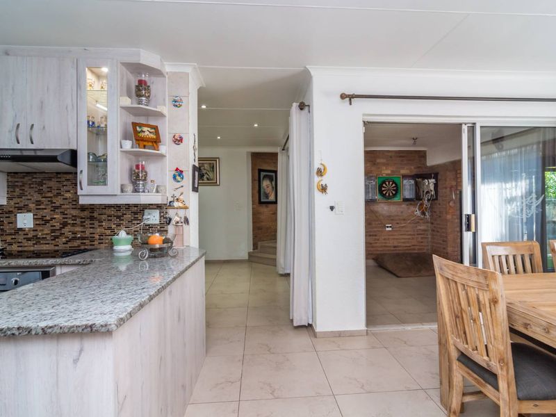 Stunning family home in Rangeview - Photo 10