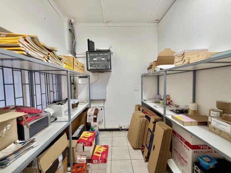 Well maintained prime commercial property for rent. - Photo 10