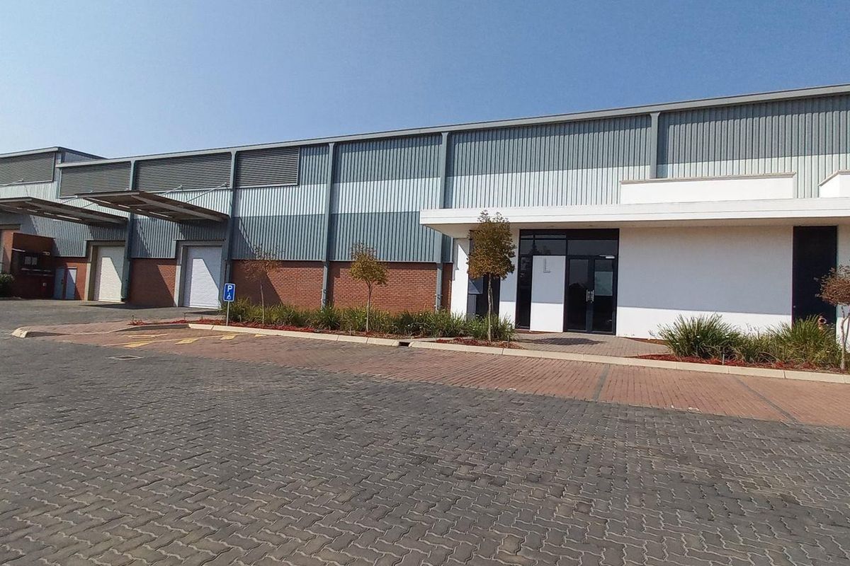 1 235m2 Irene Centurion Warehouse To Let - Photo 2
