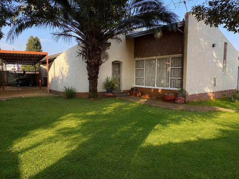 Cul-de-Sac Gem: 3 Bed Home + Flatlet