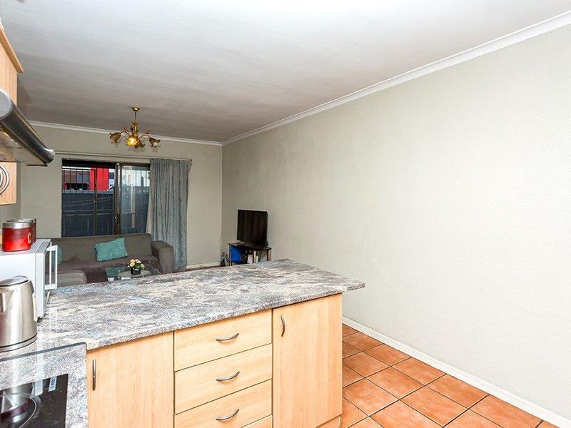 Two Bedroom Groundfloor Apartment With Garage - Photo 9