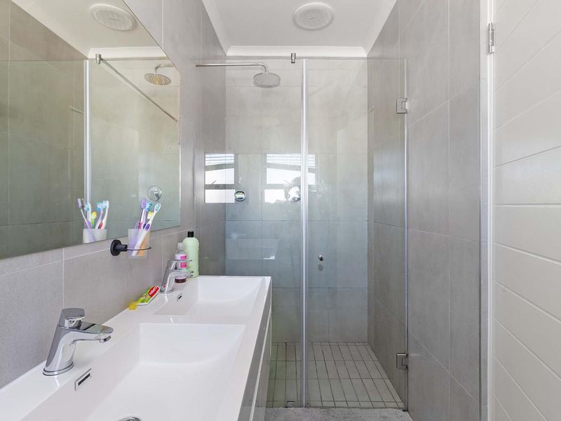 Modern Family Living in the Heart of Sought-After Sandown / Exclusive Mandate - Photo 7