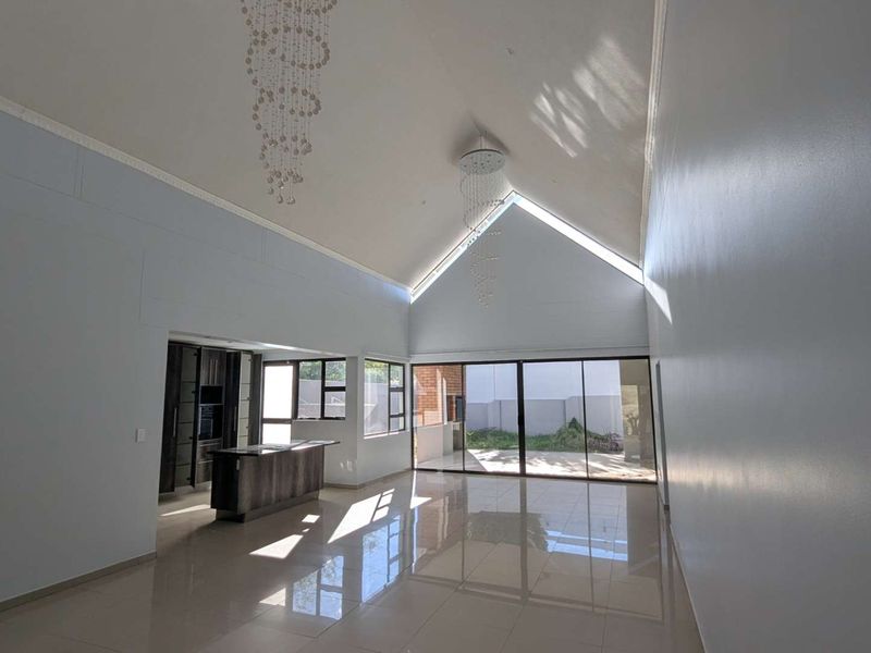 Sleek and contemporary 3 Bedroom home - Photo 2