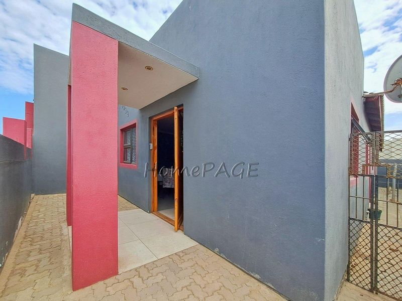 Narraville, Walvis Bay:  4 Bedr home is for sale - Photo 3