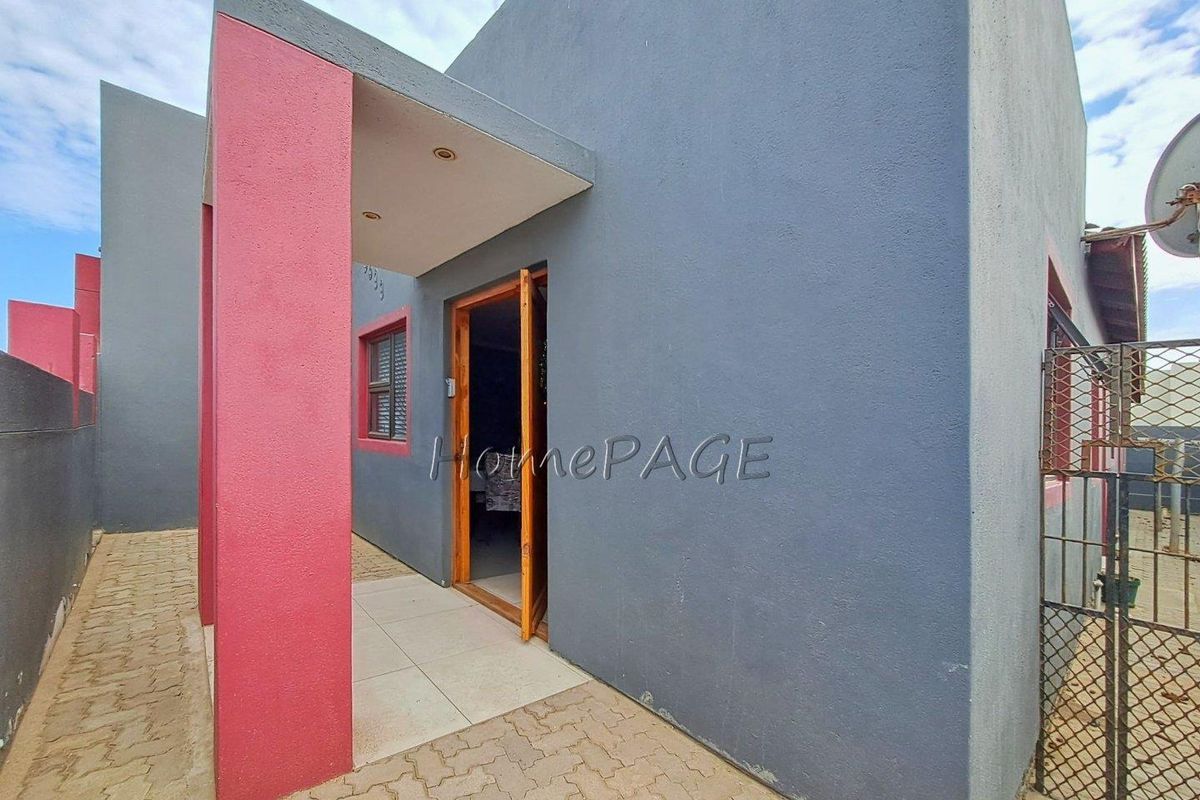 Narraville, Walvis Bay:  4 Bedr home is for sale - Photo 3