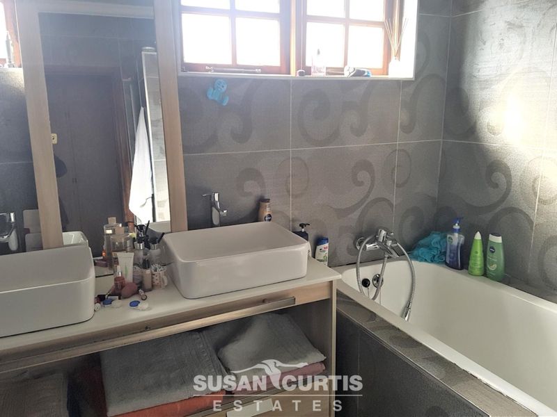 Family Home - Photo 10