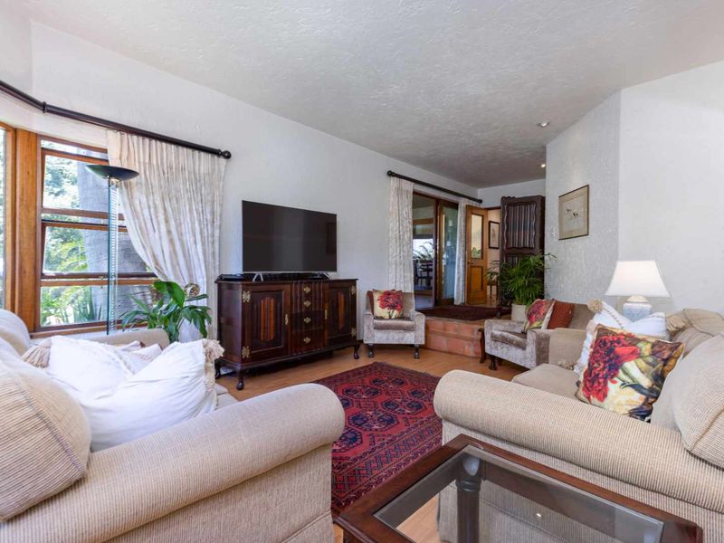 LIGHT, BRIGHT AND BREEZY ENTERTAINER / FAMILY HOME IN THE HEART OF LONEHILL IN A QUIET CUL-DE-SAC - Photo 4