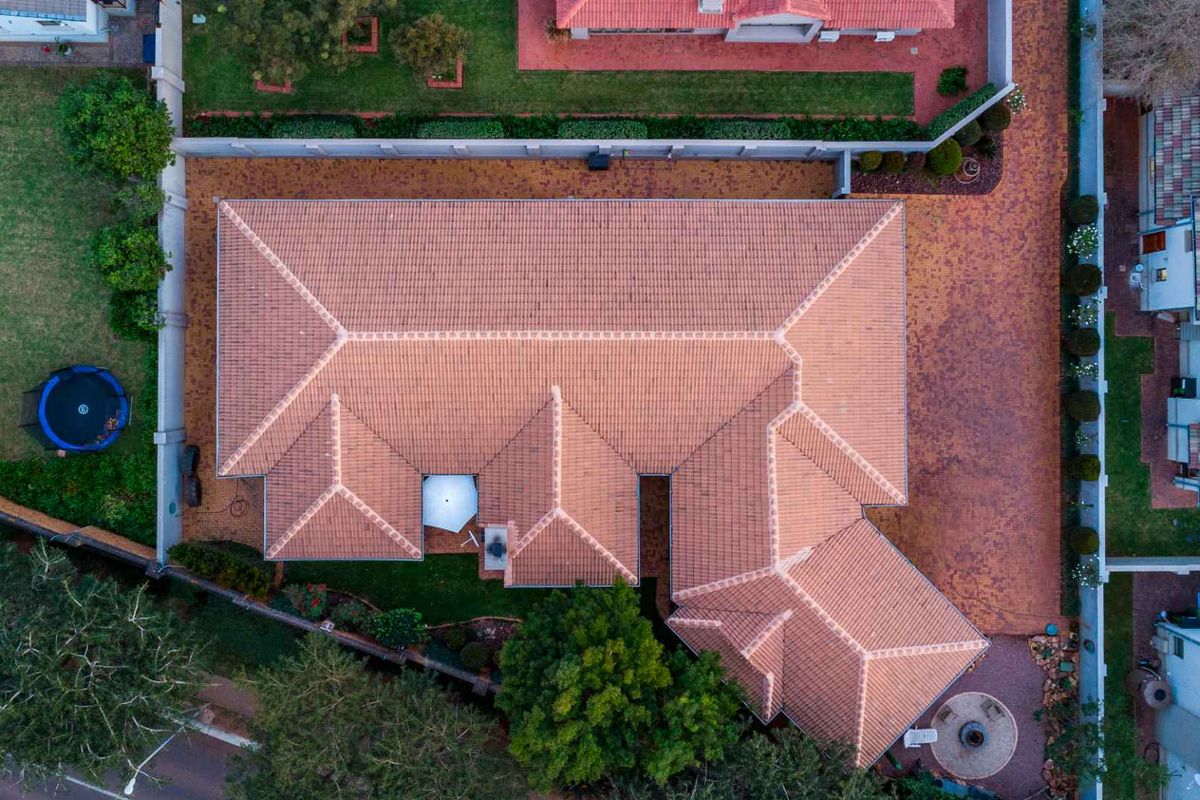 Modern Single-Storey Family Living with Indoor Braai & Flatlet in The Wilds Estate - Photo 4