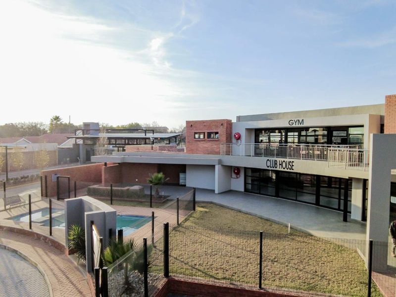 Ground Floor Unit in Royce Heights - Photo 2