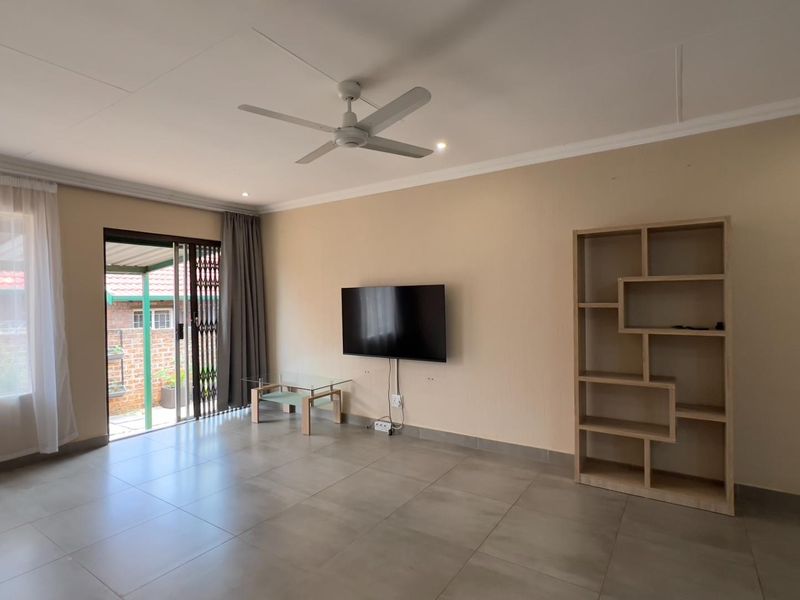 Renovated & new! Townhouse in Highveld - Photo 10