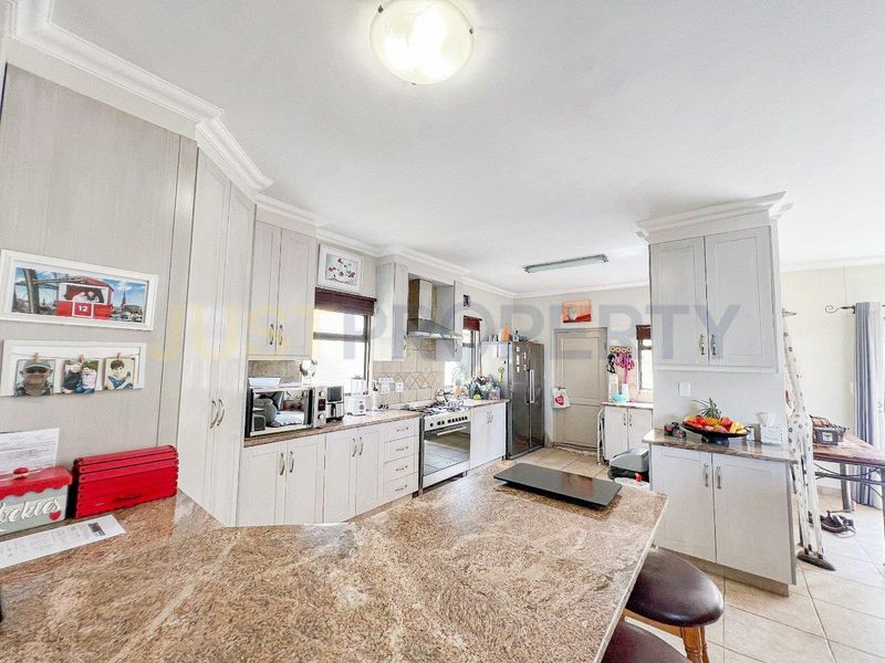 3-Bedroom Sea-View Townhouse, Dolphin Beach - Photo 8