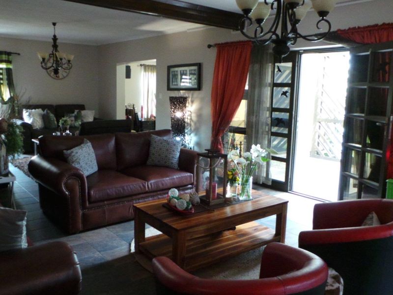 Spacious modern Family home close to schools - Photo 5