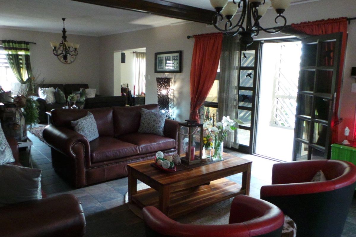 Spacious modern Family home close to schools - Photo 5