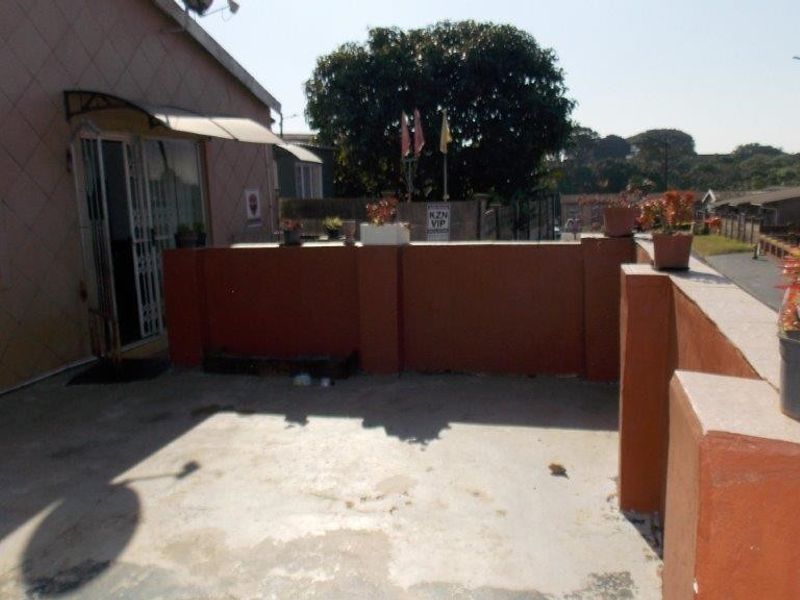 Perfect Family Home in Grove End Phoenix - Photo 9