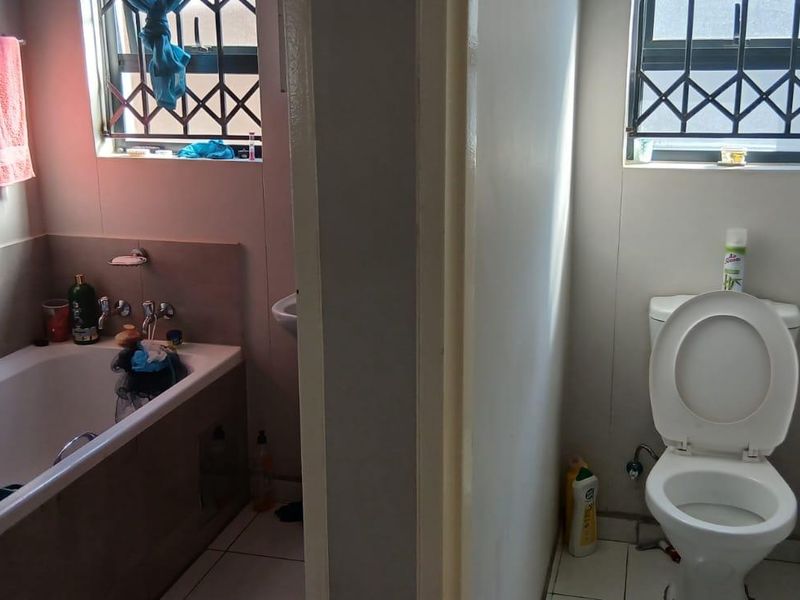 Clayville R895 000- Lovely neat Home - Photo 9
