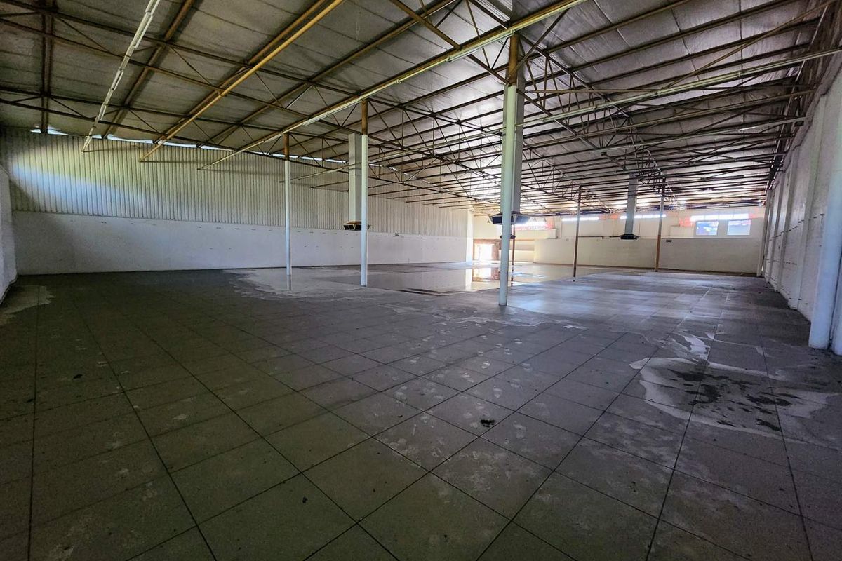 Massive 1,350 m2 Open-Plan Warehouse / Showroom on Steve Biko Road - Photo 5