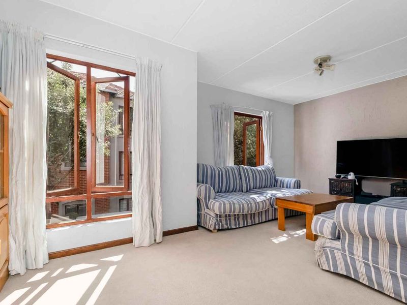 LIGHT 1 BEDROOM FIRST FLOOR APARTMENT FOR SALE IN BROADACRES - Photo 2